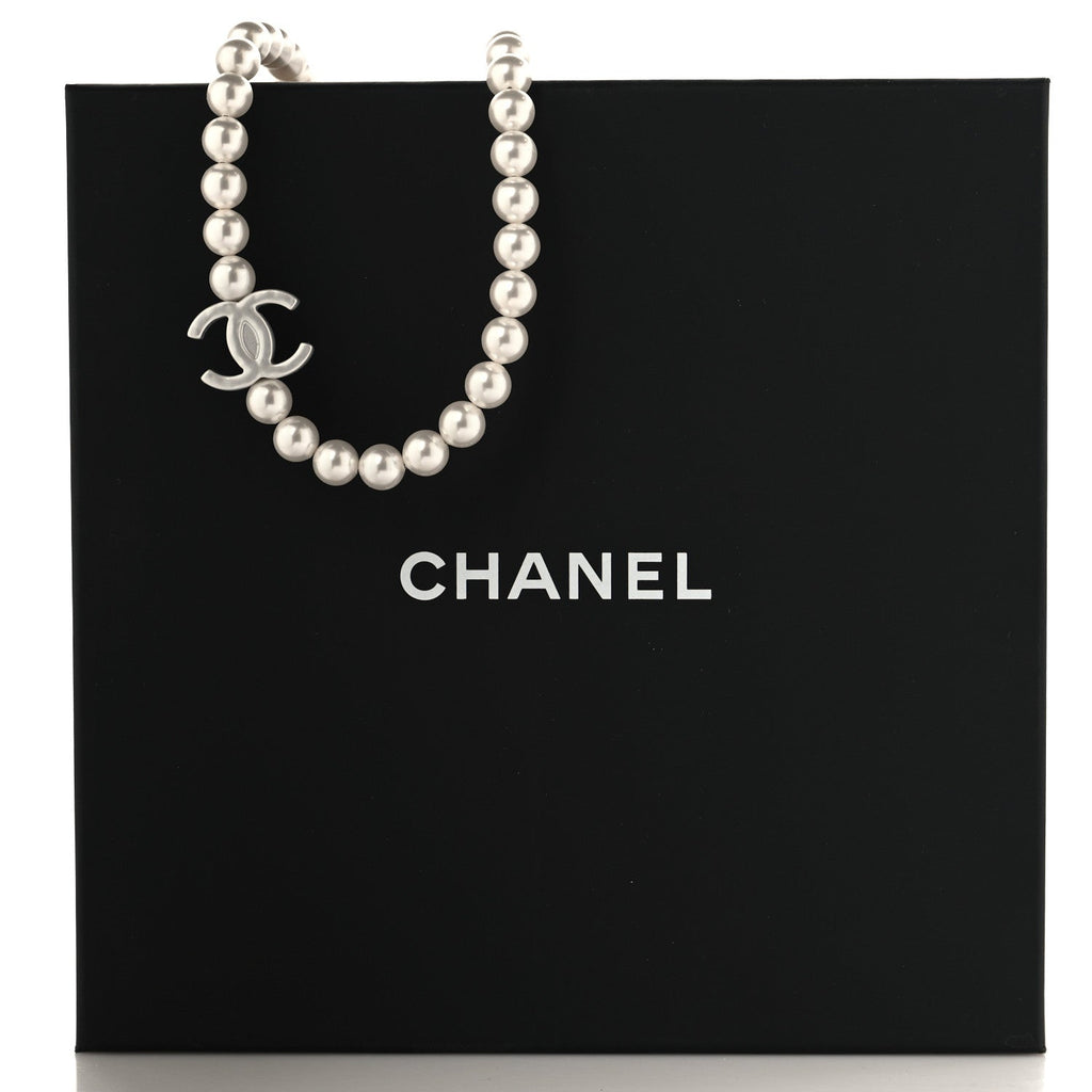Pearl Resin CC Choker Necklace Pearly White Silver
