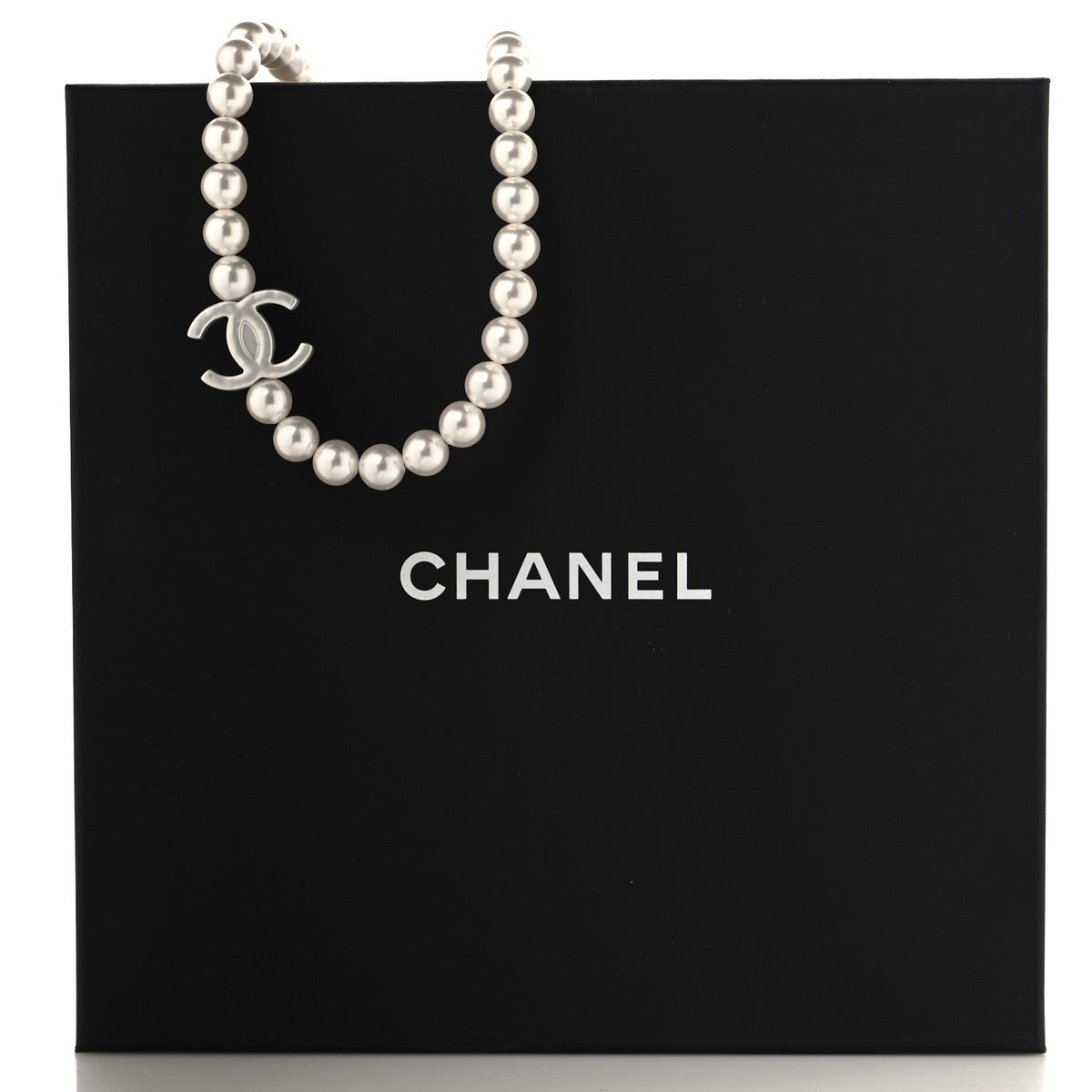 Pearl Resin CC Choker Necklace Pearly White Silver