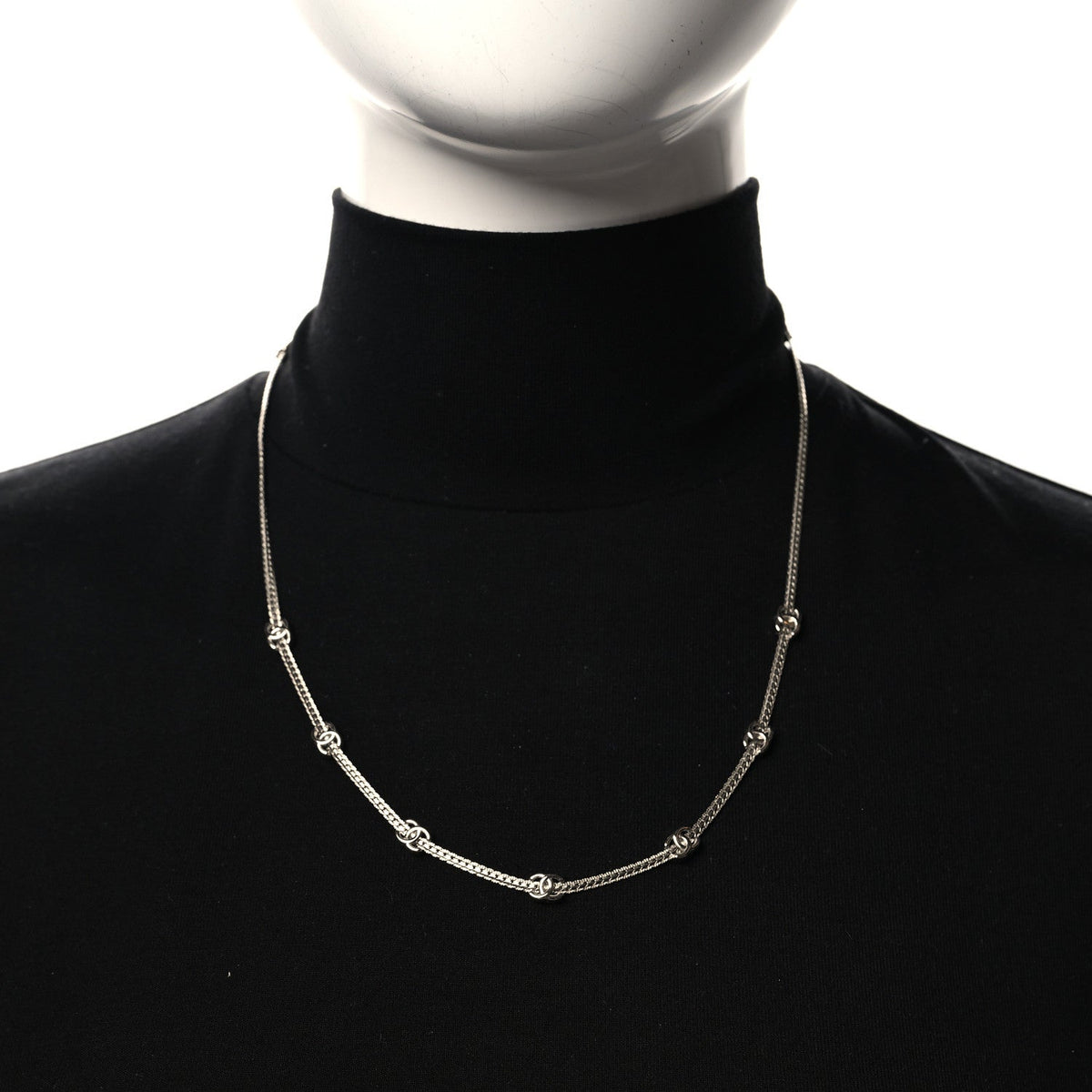 Metal CC Short Chain Necklace Silver