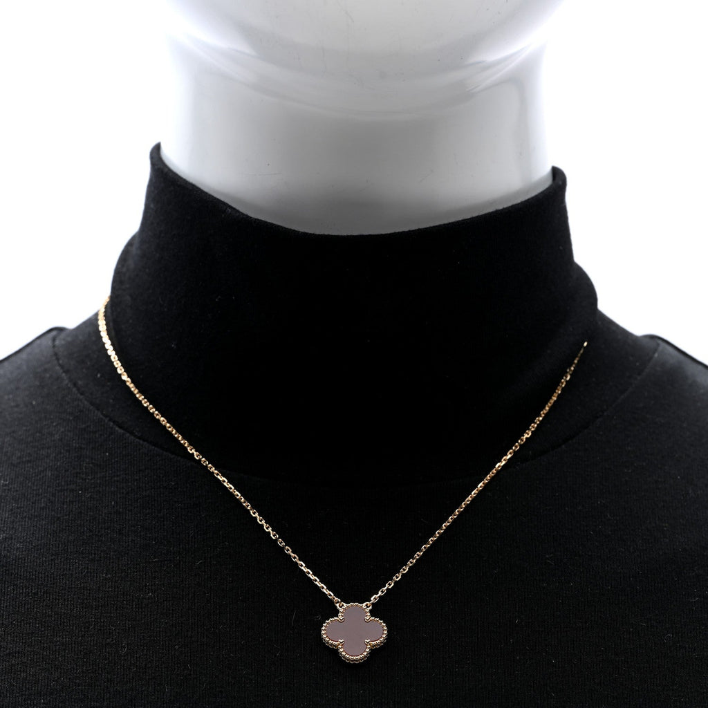 18K Yellow Gold Carnelian Vintage Alhambra Pendant Necklace
